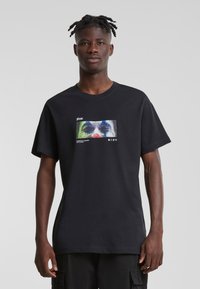 Mister Tee PLEASE  - Print T-shirt - black