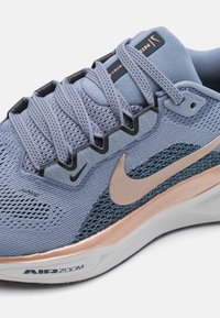 Nike Performance AIR ZOOM PEGASUS 41 - Tekaški copati za cesto - blue-grey, rose gold-coloured