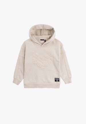 Sudadera con capucha beige que presenta un logo texturizado en forma de V en el frente, puños y dobladillo acanalados, y una etiqueta de tela en la parte inferior izquierda.