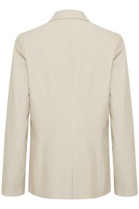 Beiger, maßgeschneiderter Blazer mit langen Ärmeln, sichtbarer Naht entlang der Rückenmitte und strukturierten Schultern, von hinten gezeigt.