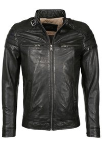 Sort læder bikerjakke med kviltet beige indre foring, lynlåslommer på brystet, frontlynlås og spænde rem ved kraven.