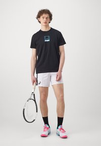 ASICS COURT CORE GRAPHIC TEE - T-shirts print - performance black