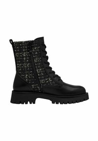 Bottines noires avec un mélange de cuir lisse et de tissu tissé texturé. Semelle épaisse et design à lacets avec une fermeture éclair sur le côté.