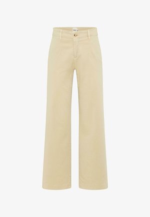 Beige Hosen mit weitem Bein, vorn mit Taschen, Gürtelschlaufen, Knopfverschluss und Reißverschluss, auf weißem Hintergrund dargestellt.