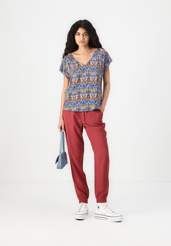 ONLKELDA EMERY PULL UP - Trousers - apple butter4