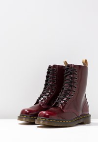 Dr. Martens Stivaletti stringati - red