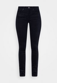 Slim-fit mörkblå denimjeans med en slät textur, fem fickor och metallknappstängning i midjan.
