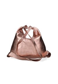 Metallic roségouden tote bag met een zachte textuur, voorzien van kruisstikselriemen en een open ontwerp, ideaal voorCasual gebruik.