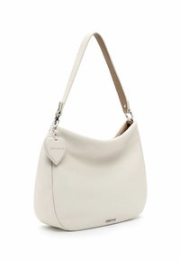 Weißes Lederhandbag mit glatter Textur, runder Form, verstellbarem Riemen in Beige und einem herzförmigen Anhänger, der mit "EMILY & ROAR" geprägt ist.