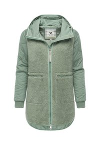 Ljusgrön jacka med en plyschig, fluffig framsida och vadderade ärmar. Dragkedjefickor och en foderhuva fulländar designen.