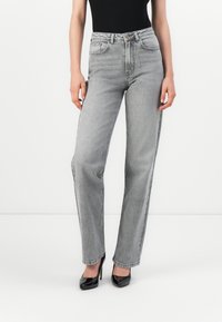 ONLY ONLJULIETTE STRAIGHT LEG BOX - Ravne kavbojke - medium grey denim