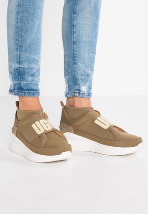 Sneakers alte - khaki