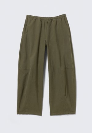 Pantalon ample vert olive avec taille élastique et poches latérales, présenté à plat sur un fond neutre.