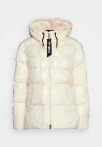 Vadderad jacka i glänsande off-white material, med huva, framdragkedja och svarta snoddar med guldaccenter, märkt "PINKO."