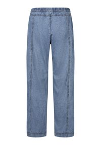 Gaiši zila džinsu bikses ar elastīgu jostasvietu, platām kājām un redzamām šuvju detaļām gar sāniem. Taisnas, bez kabatām.