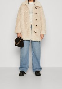 ONLY Petite Abrigo de invierno - beige