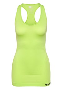 Top sportivo verde neon con design aderente, taglio racerback, texture liscia e un accento del logo nero in basso a sinistra.