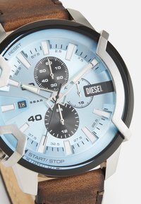 Diesel DZ4656 srebrny