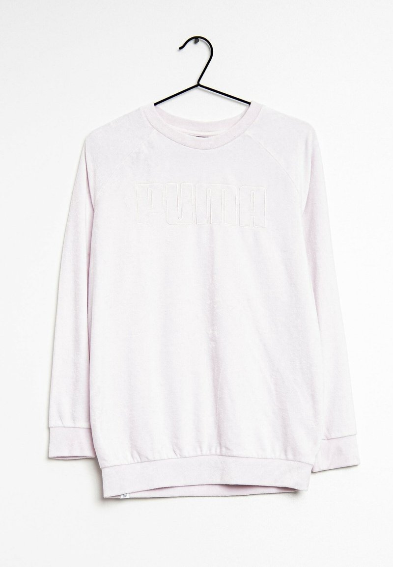 Sudadera rosa claro hecha de tela suave, con cuello redondo, mangas largas y un destacado logo "PUMA" en relieve en la parte frontal.