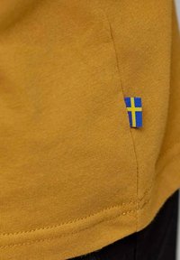 Fjällräven LOGO - Triko s potiskem - acorn