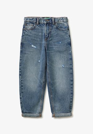 Niebieskie dżinsy z denimu z podwiniętymi mankietami, z przodu zapięcie na guziki, pięć kieszeni oraz przetarcia na udach i kolanach.