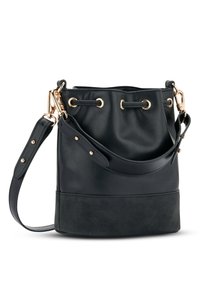 Svart läder bucket-väska med gyllene hårda detaljer, snörning och en kontrasterande mockabotten. Inkluderar en justerbar axelrem.
