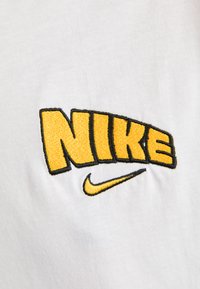 Nike Sportswear TEE VINTAGE - T-shirt print - white