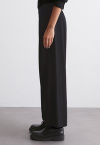 Marc O'Polo MIT GUMMIBUND WIDE  - Auduma bikses - black