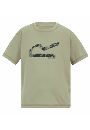 Hellolivgrünes T-Shirt mit kurzen Ärmeln, einem Berg- und Waldmotiv sowie dem "Regatta Great Outdoors" Logo in der vorderen Mitte.