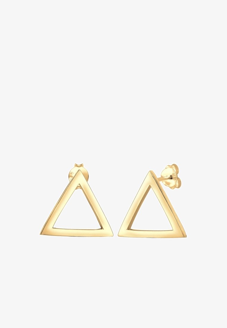 Paire de boucles d’oreilles clous triangulaires ouvertes en or avec fermoirs à pression sur fond blanc.
