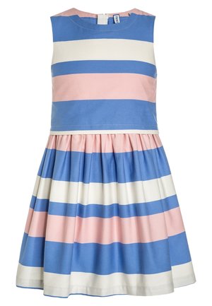 Robe sans manches avec de larges rayures horizontales en bleu, rose et blanc, dotée d'un corsage ajusté et d'une jupe plissée.