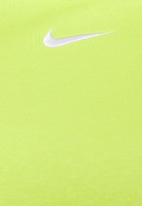 Nike Sportswear Sweatshirt com capuz - atomic green