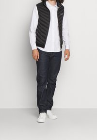 Armani Exchange Väst - black