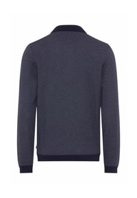 Polo a manica lunga blu navy, in tessuto a maglia testurizzata, colletto e polsini a costine. La vista posteriore mostra un colore uniforme e un design su misura.