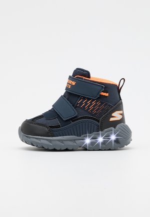 EXPOSED SIDEWALL LIGHTS - Sneaker high - navy/black/orange