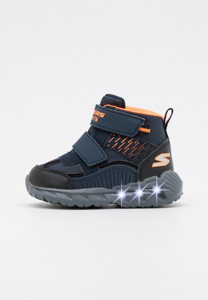 Skechers - EXPOSED SIDEWALL LIGHTS - Korkeavartiset tennarit - navy/black/orange, Suurenna