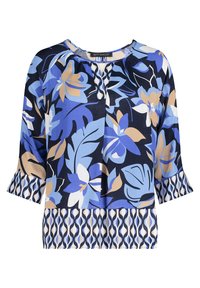Blouse fleurie bleue à manches trois-quarts, col rond, et bordure à motifs. En tissu léger avec des couleurs vives bleu, beige et blanc.