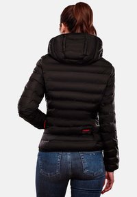 Navahoo NEEVIA - Lengva striukė - black