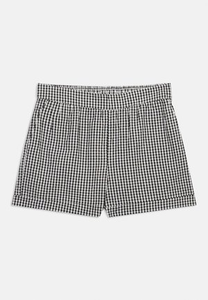 Shorts taille haute à carreaux vichy noir et blanc avec une large ceinture et un ourlet retroussé, posés à plat sur un fond blanc.