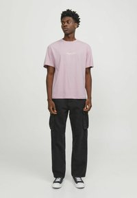 Jack & Jones JORVESTERBRO CREW NECK - T-shirt imprimé - pink nectar