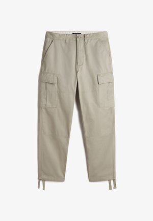 Pantalones cargo beige con un diseño de pierna recta, que cuentan con múltiples bolsillos y lazos laterales en el dobladillo para ajuste. Fabricados con un tejido duradero.