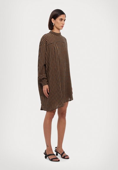 Henrik Vibskov FLIP SHIRT - Palaidinė - beige/black