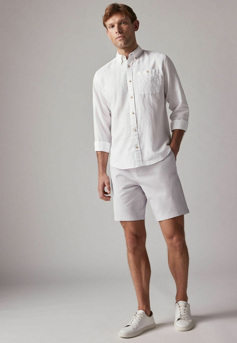 Next STRAIGHT FIT STRETCH CHINO - Kratke hlače - off white