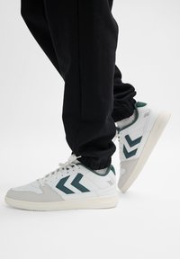 Hummel ST POWER PLAY PL - Clay court tennis shoes - white green