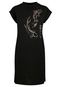 Schwarzes Baumwoll-T-Shirt-Kleid mit kurzen Ärmeln, das goldene Koi-Fisch-Illustrationen und japanischen Text auf der linken Seite zeigt. Glatte Textur.