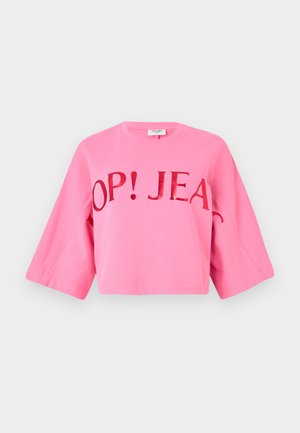 Pink cropped sweatshirt with wide sleeves. Features bold red text "OP! JEANS" on the front. Made of soft cotton material.