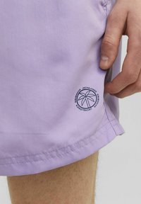 Jack & Jones JPSTFIJI JJSWIM SOLID  - Shorts da mare - purple rose