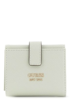 Šviesiai žalia tekstūruota piniginė su užsegimu ant lipduko, priekyje esantis auksinės spalvos „GUESS EST 1981“ logotipas. Kompaktiškos stačiakampio formos.