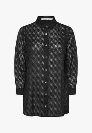 Sort skjorte med knaplukning i gennemsigtig stof, der har et diamantmønster og gyldne knapper, med krave og lange ærmer.