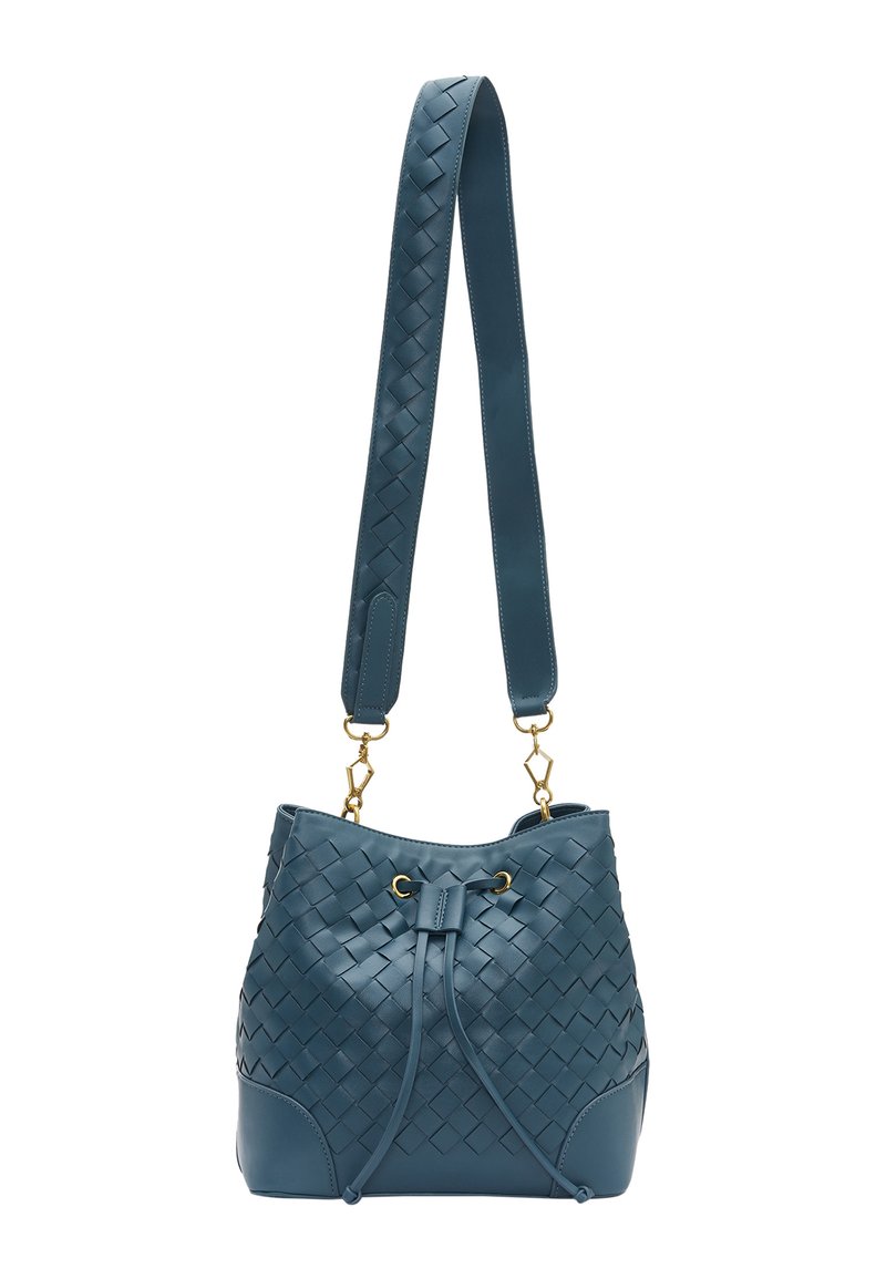 Borsa a secchiello in pelle color turchese con texture intrecciata, dettagli in metallo dorato e tracolla regolabile. Presenta una chiusura con cordoncino per un accesso facile.